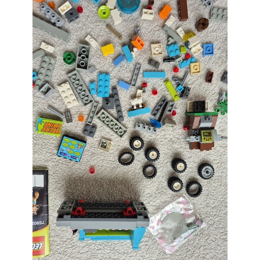 LEGO Scooby-Doo 75902 The Mystery Machine Incomplete Parts Lot w/ Instructions